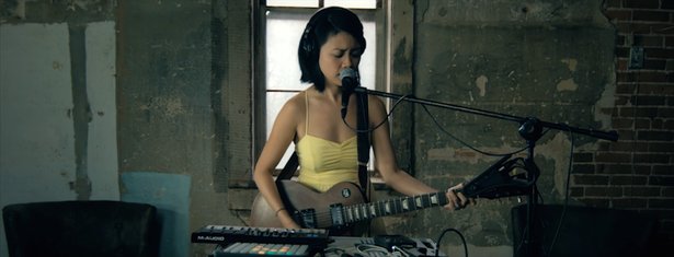 Kawehi covers "Fake Plastic Trees"